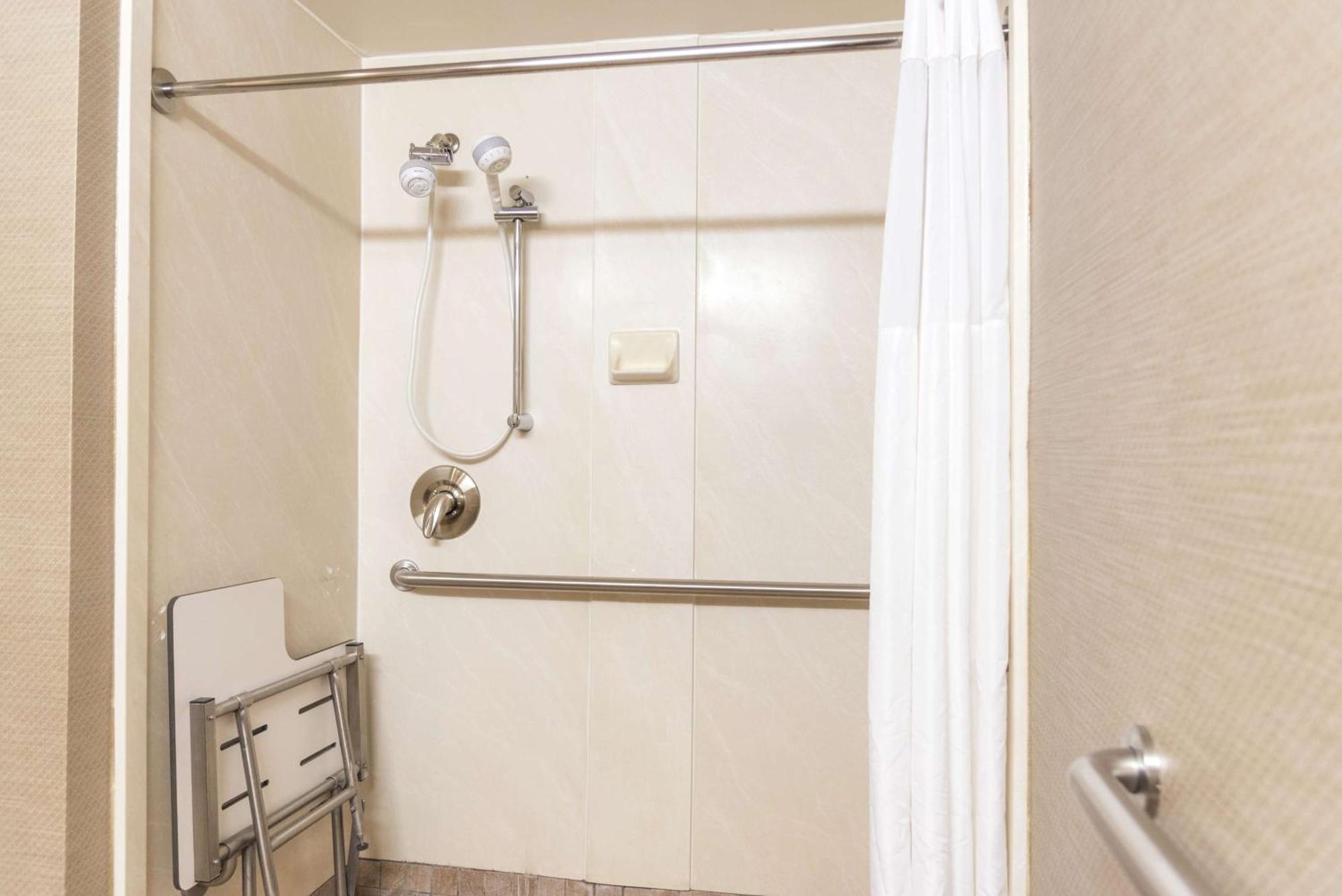 Hampton Inn Muskegon Muskegon Heights Zewnętrze zdjęcie